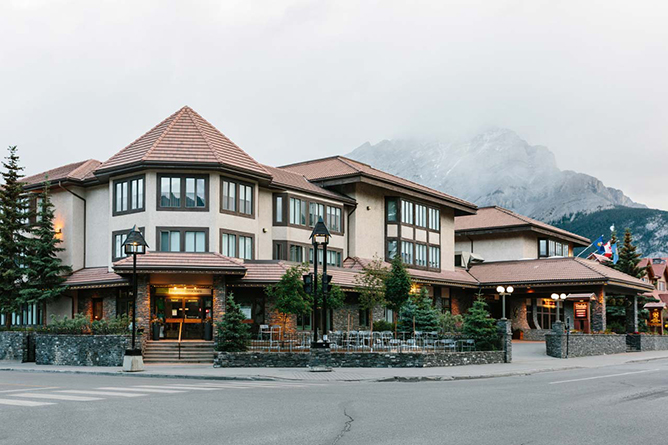 Elk + Avenue Hotel in Banff, Canada