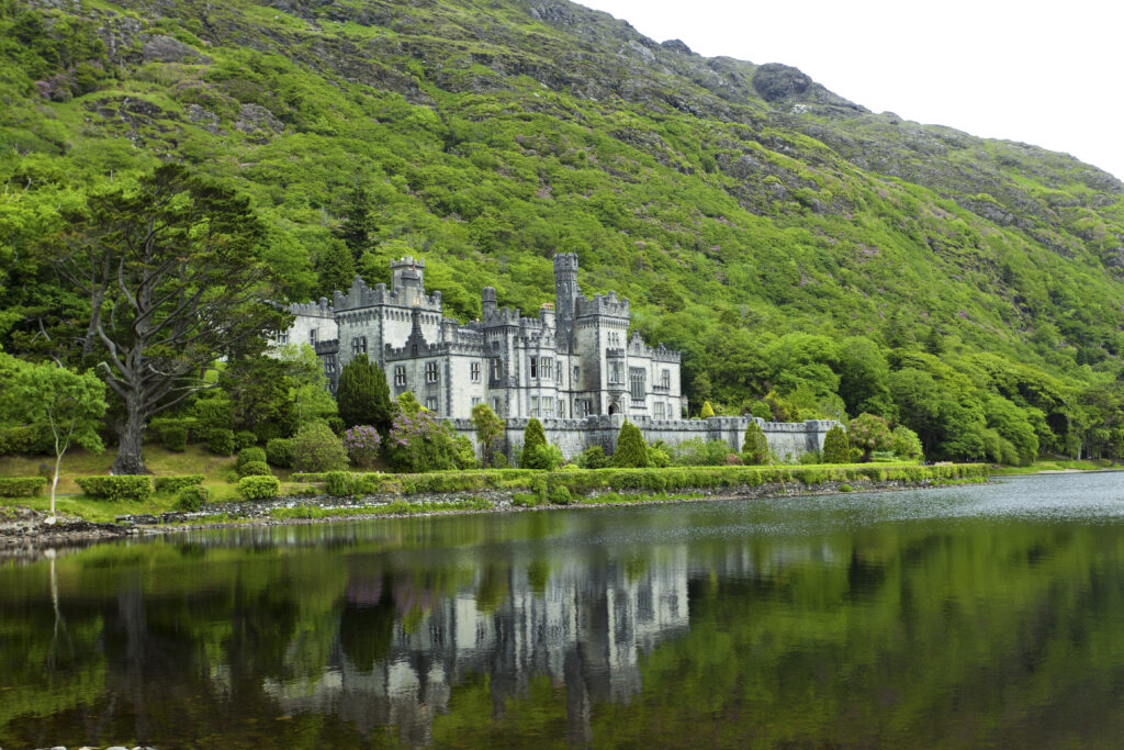 Picture of Kylemore Abbey castle in Ireland