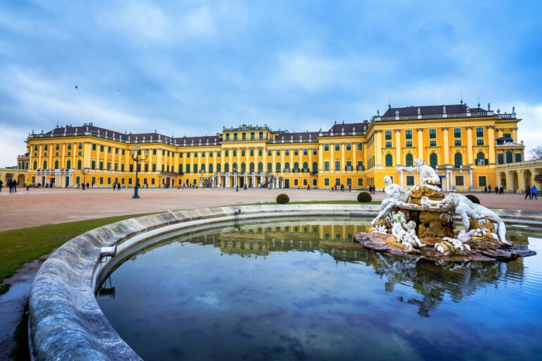 5 Must-Visit European Castles & Palaces